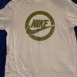 Nike T-shirt